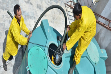 water-tank-cleaning
